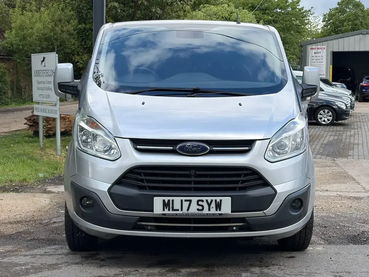 Used Ford Transit Custom Limited 130 HP (95 kW) 2017 Silver Van