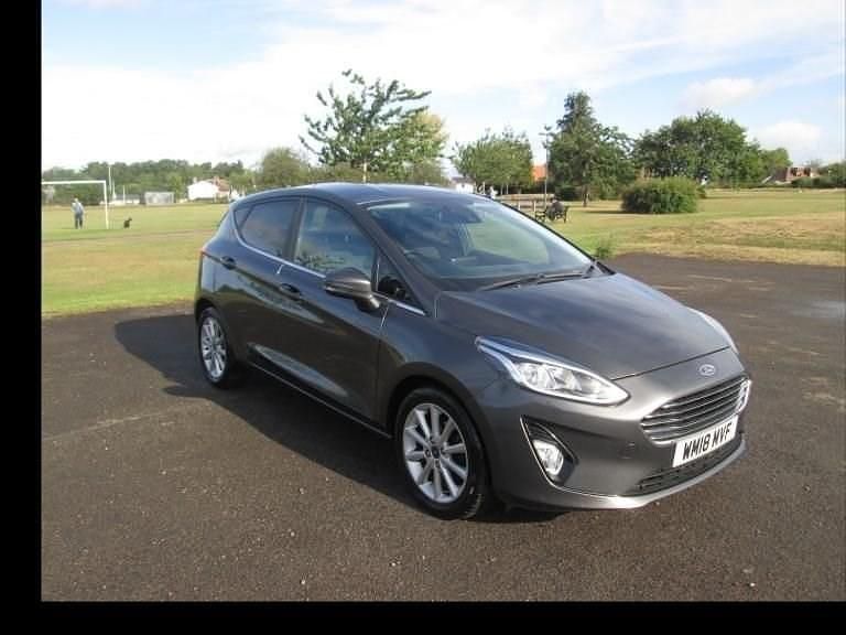 Used Ford Fiesta Titanium 100 HP (73 kW) 2018 Grey Hatchback