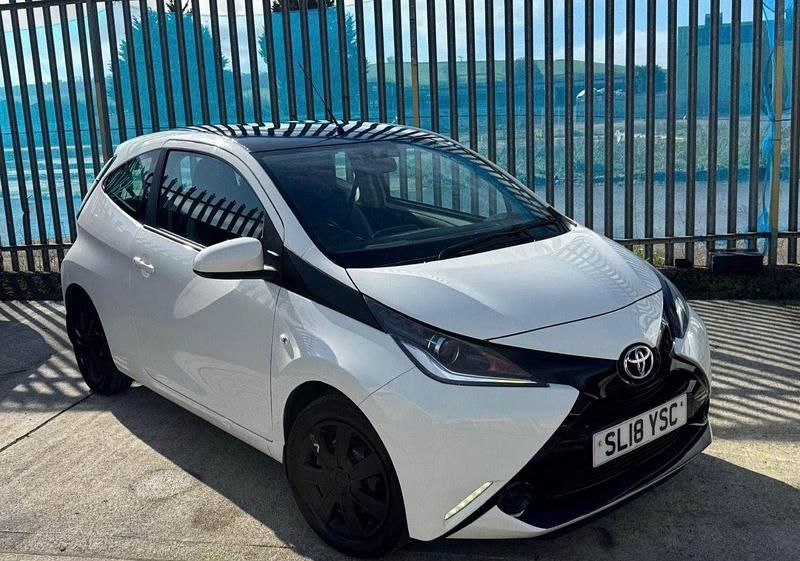 Used Toyota Aygo X-play 2018 White Hatchback