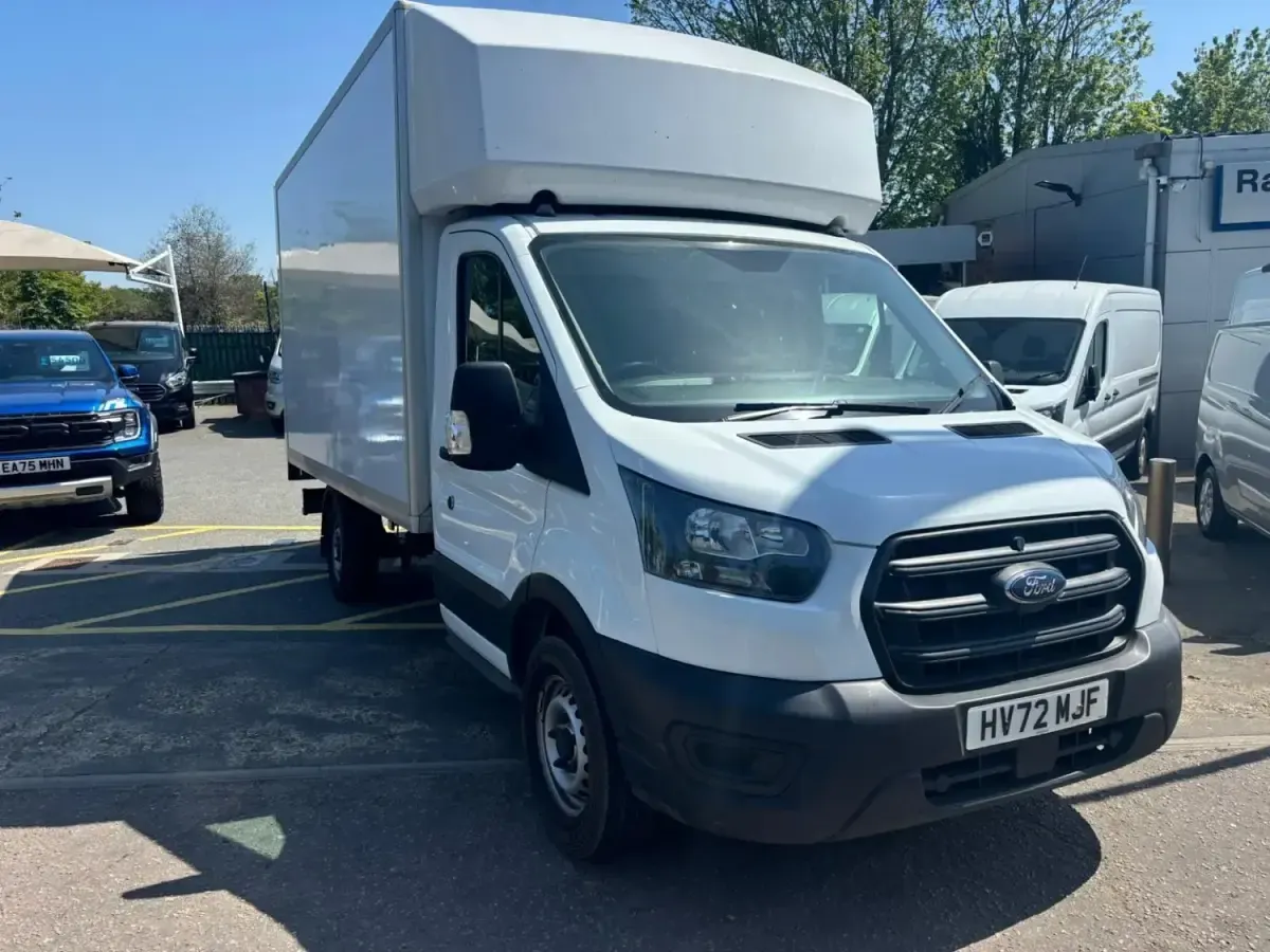 Second-hand Ford Transit 130 CP (95 kW) 2022 Alb Cabrio