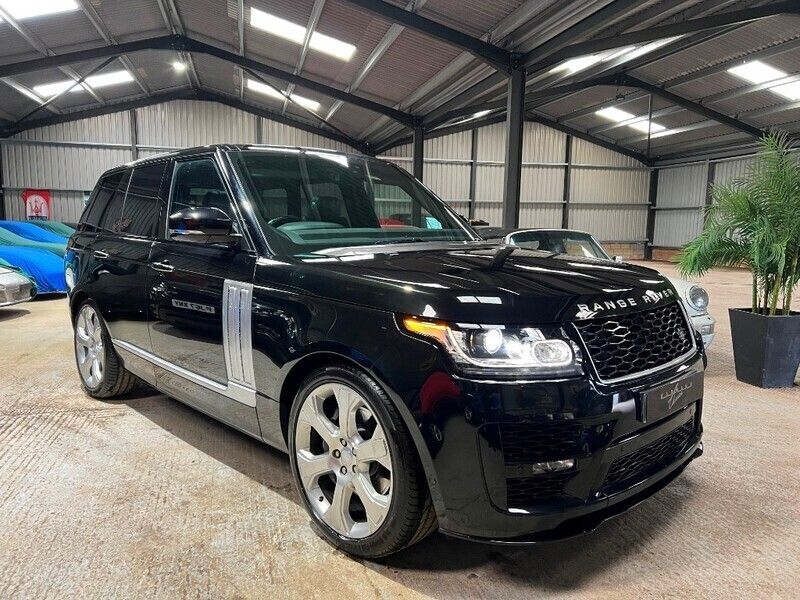 Used 2017 Land Rover Range Rover Vogue SE SUV | £33,990 (Expensive) - Image 1/4