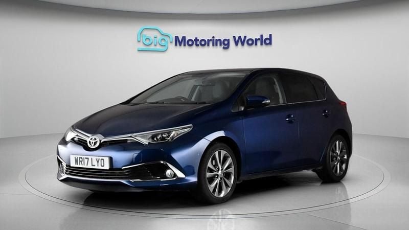 Used Toyota Auris 114 HP (83 kW) 2017 Blue Hatchback