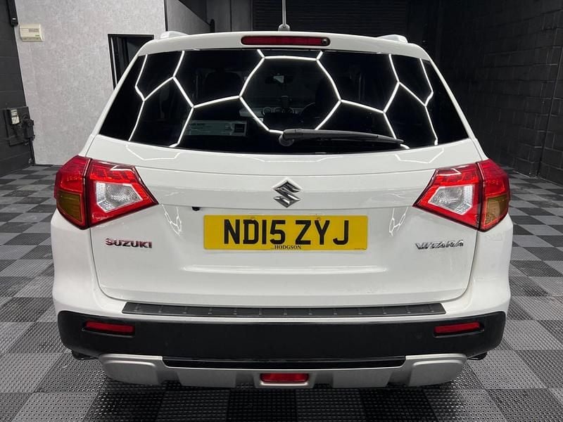 Used Suzuki Vitara SZ-T 120 HP (88 kW) 2015 White SUV