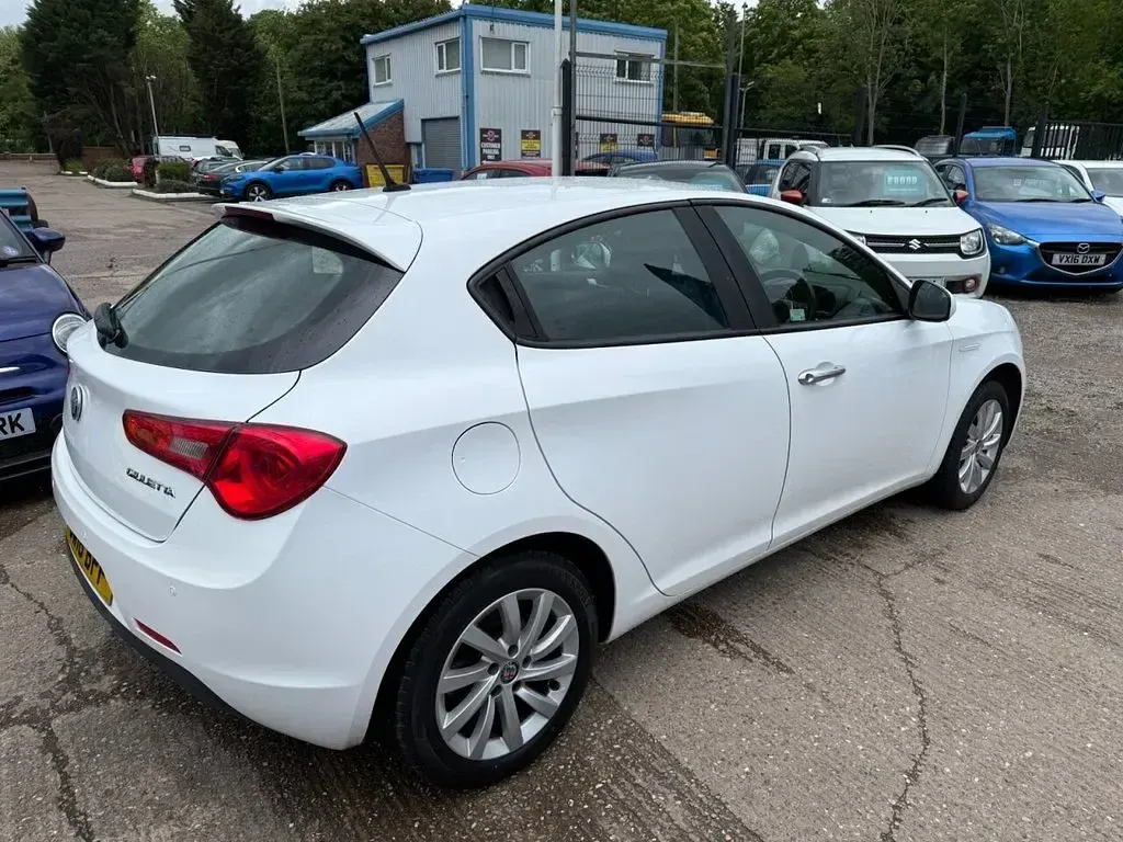 Used Alfa Romeo Giulietta 120 HP (88 kW) 2018 White Hatchback