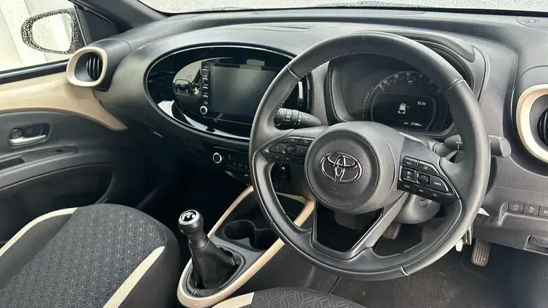 Used Toyota Aygo X 72 HP (52 kW) 2022 Beige SUV