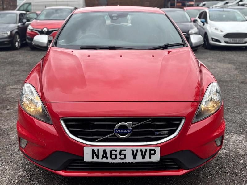 Begagnad Volvo V40 R-Design 190 HK (139 kW) 2015 Röd Halvkombi
