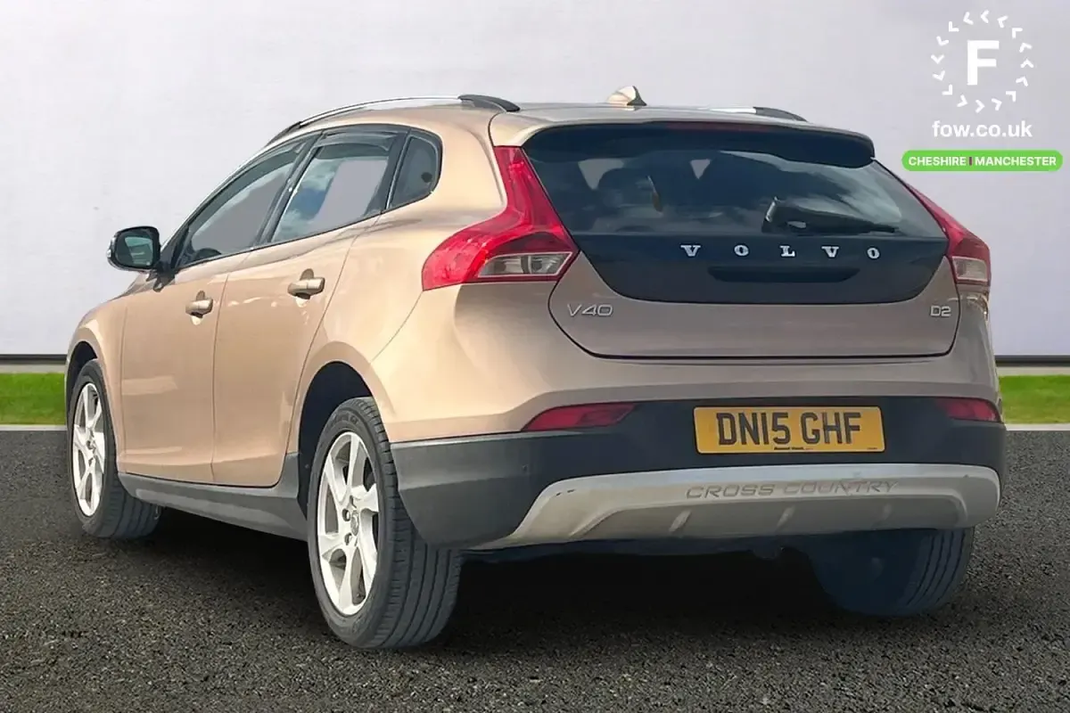 Begagnad Volvo V40 2015 Brun Halvkombi