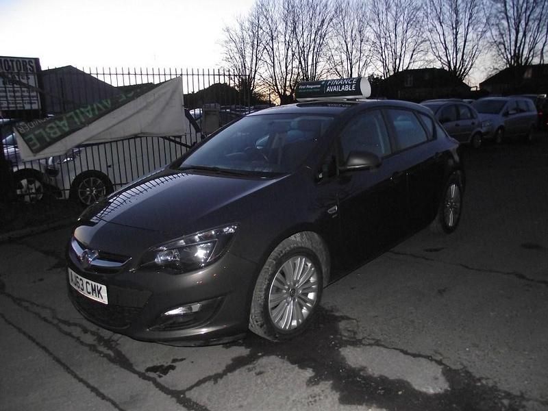 Used Vauxhall Astra 98 HP (72 kW) 2014 Grey Hatchback