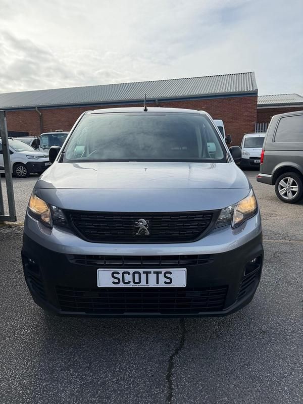 Used Peugeot Partner 131 HP (96 kW) 2020 Grey MPV