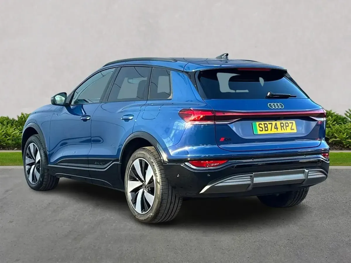Begagnad Audi e-tron S-Line 284 kW (387 HK) 2025 Blå SUV