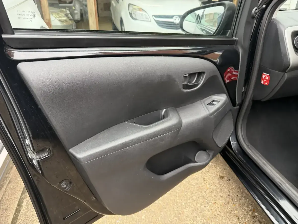 Usado Peugeot 108 Active 68 CV (50 kW) 2015 Negro Utilitario