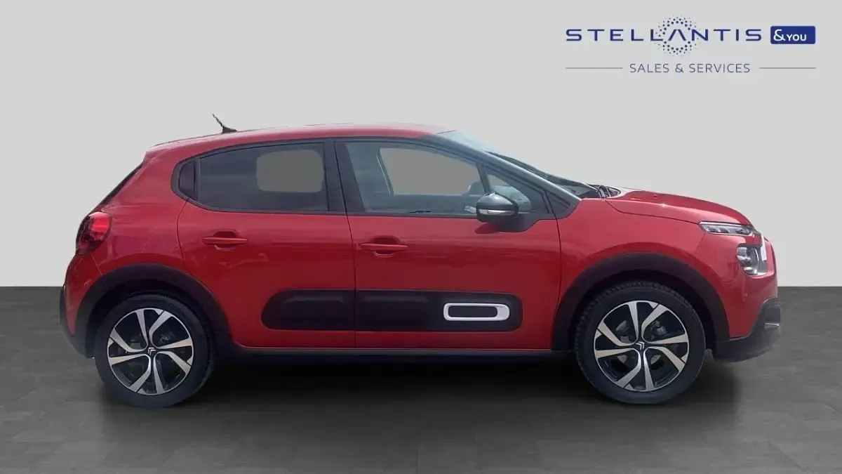 Begagnad Citroën C3 PureTech 108 HK (79 kW) 2024 Röd Halvkombi