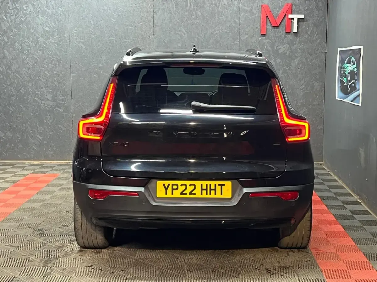 Używany Volvo XC40 Plus 169 kW (231 KM) 2022 Czarny SUV