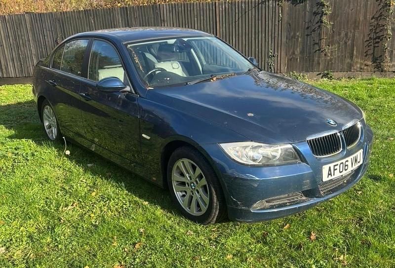 Begagnad BMW 320 2006 Blå Sedan