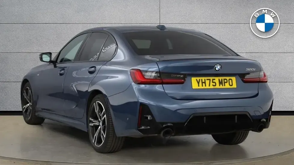 Begagnad BMW 320 M Sport 181 HK (133 kW) 2025 Blå