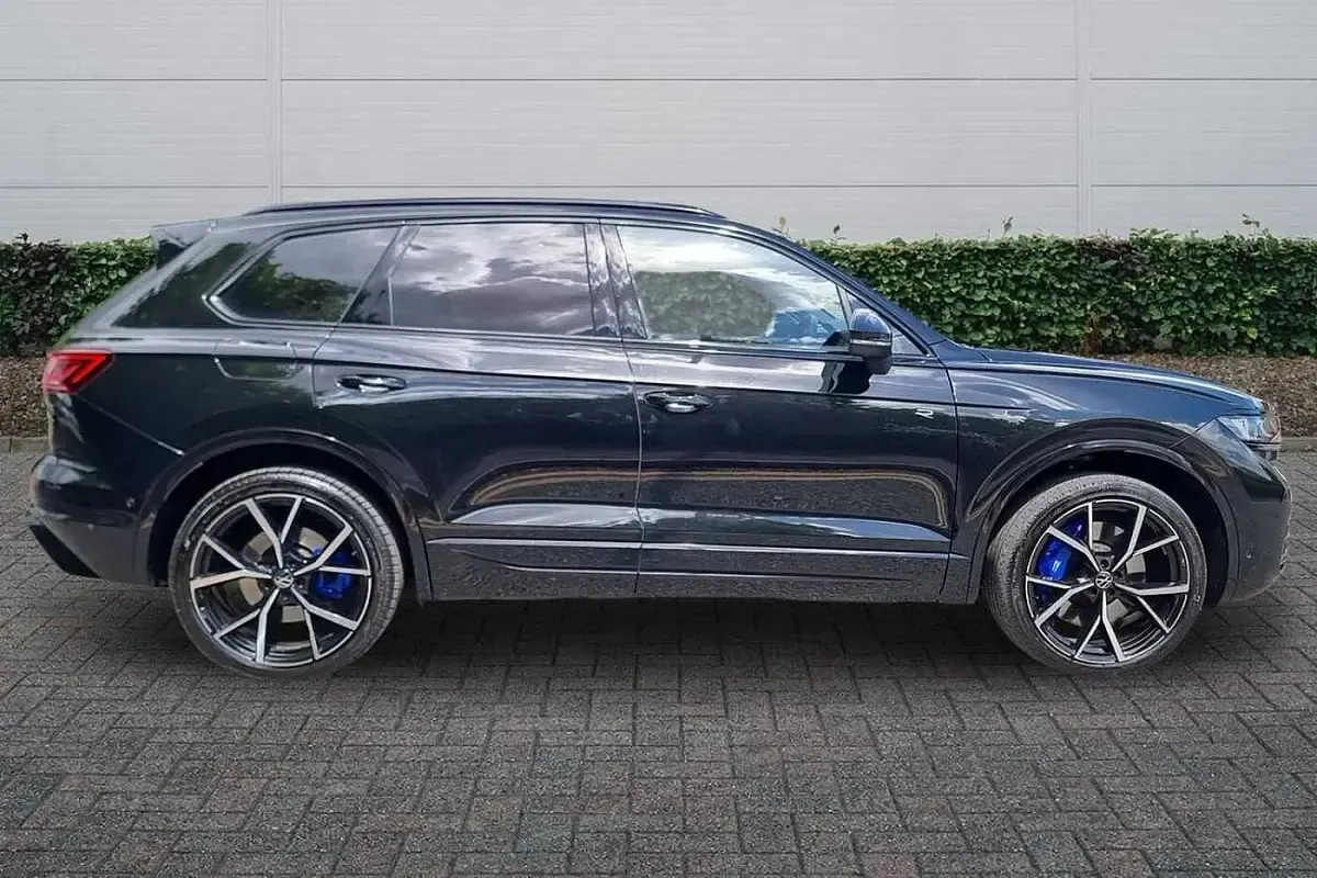 Used VW Touareg R 462 HP (339 kW) 2024 Black SUV