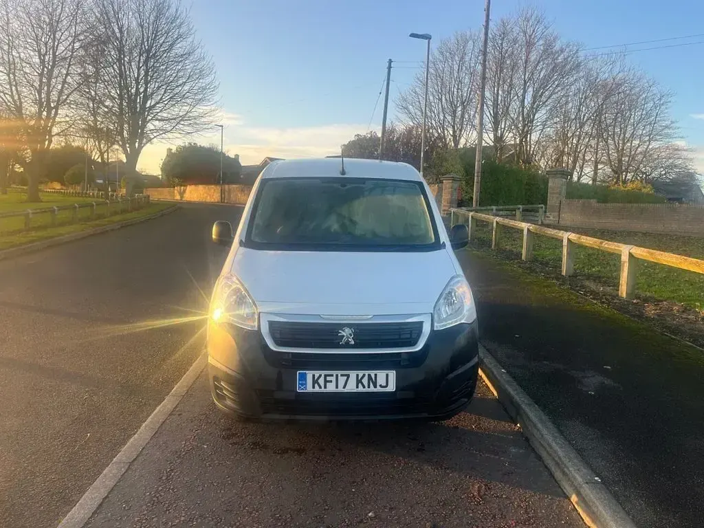 Used Peugeot Partner 2017 White MPV