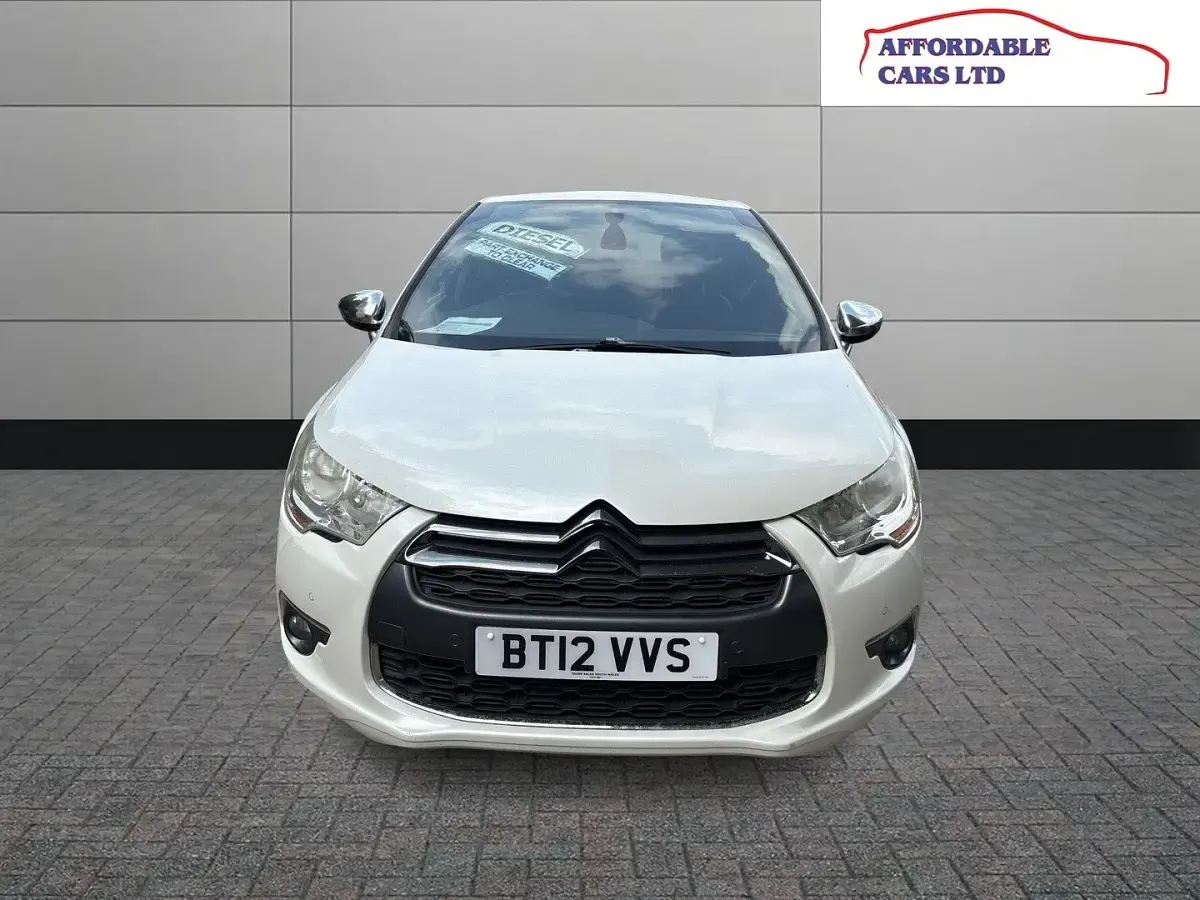 Begagnad Citroën DS4 2012 Vit Halvkombi