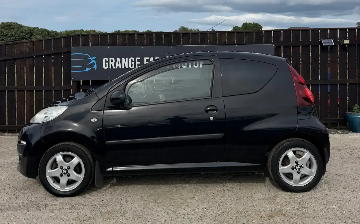 Used Peugeot 107 Allure 68 HP (50 kW) 2013 Black Hatchback