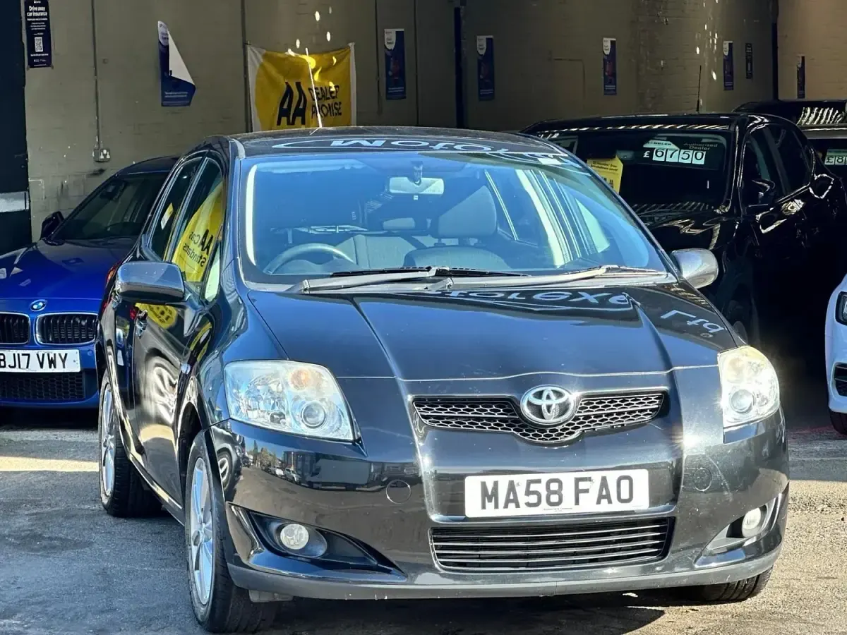 Used Toyota Auris 124 HP (91 kW) 2008 Black Hatchback