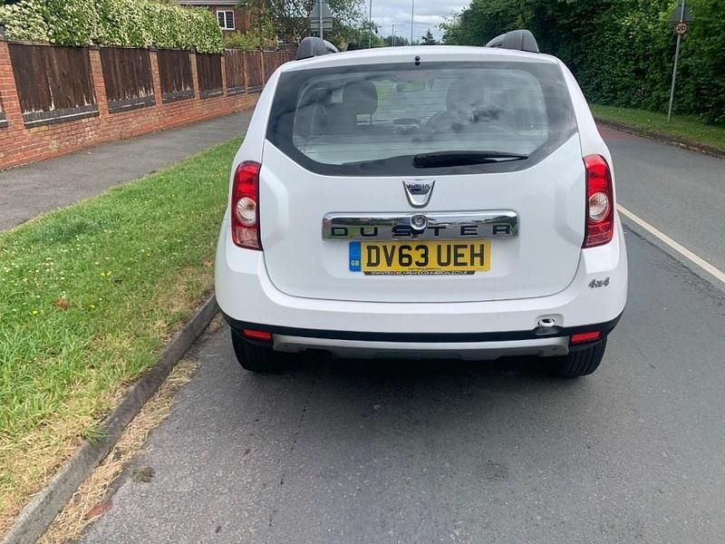 Used Dacia Duster Lauréate 110 HP (80 kW) 2013 White Hatchback