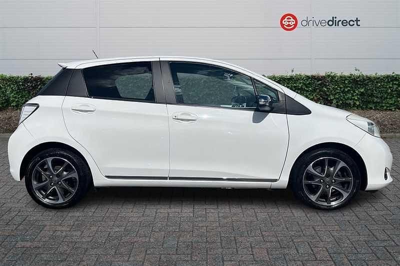 Used Toyota Yaris Trend 99 HP (72 kW) 2014 White Hatchback