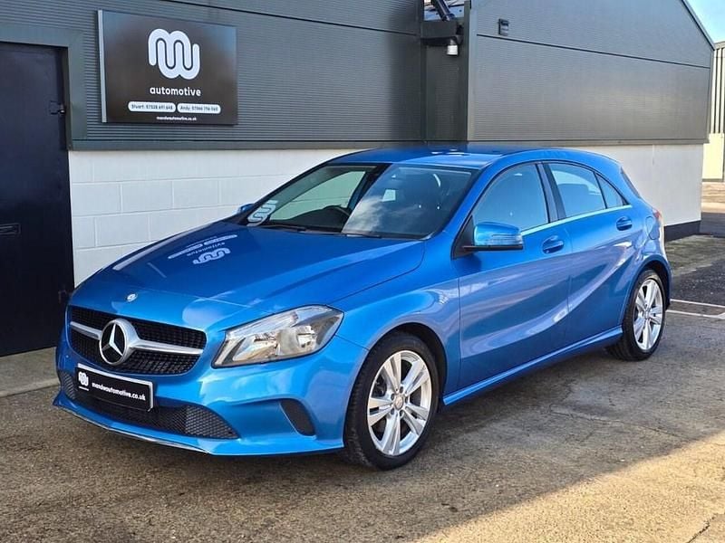 Used Mercedes A180 122 HP (89 kW) 2016 Blue Hatchback