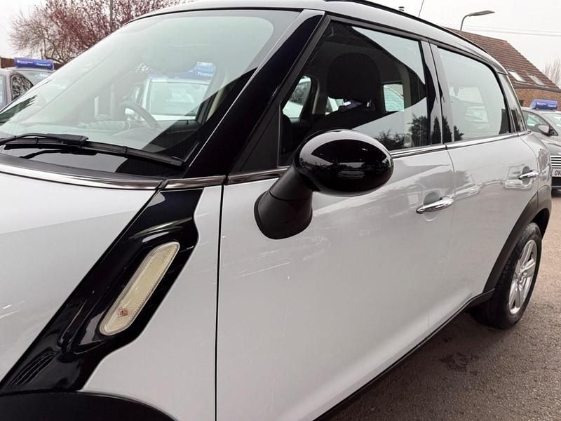 Used Mini Cooper 2014 White Hatchback