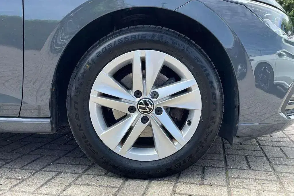 Used VW Golf VIII Life 150 HP (110 kW) 2022 Grey Hatchback