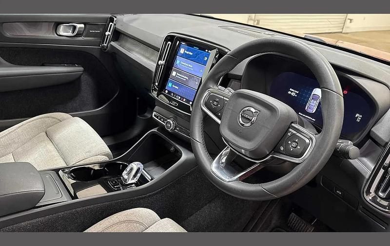 Used Volvo C40 Ultimate 300 kW (408 HP) 2022 Red SUV