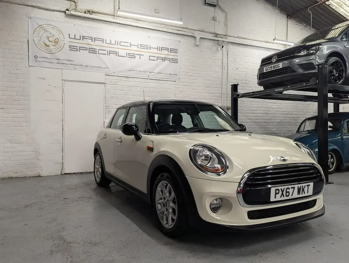 Begagnad Mini Cooper Hatch 2017 Vit Halvkombi