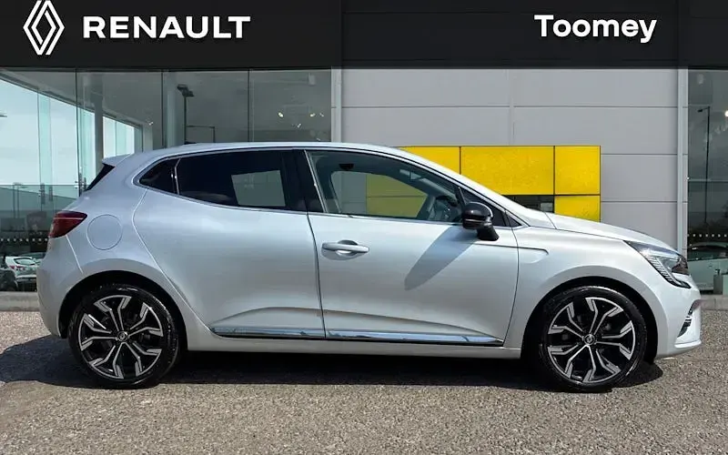 Used Renault Clio Techno 90 HP (66 kW) 2022 Silver Hatchback