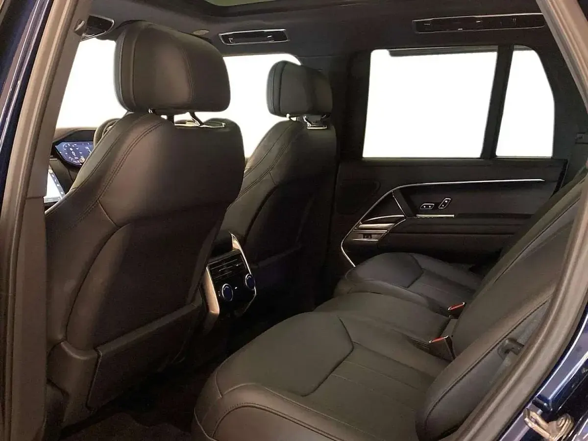 Used Land Rover Range Rover Autobiography 530 HP (389 kW) 2023 Blue SUV