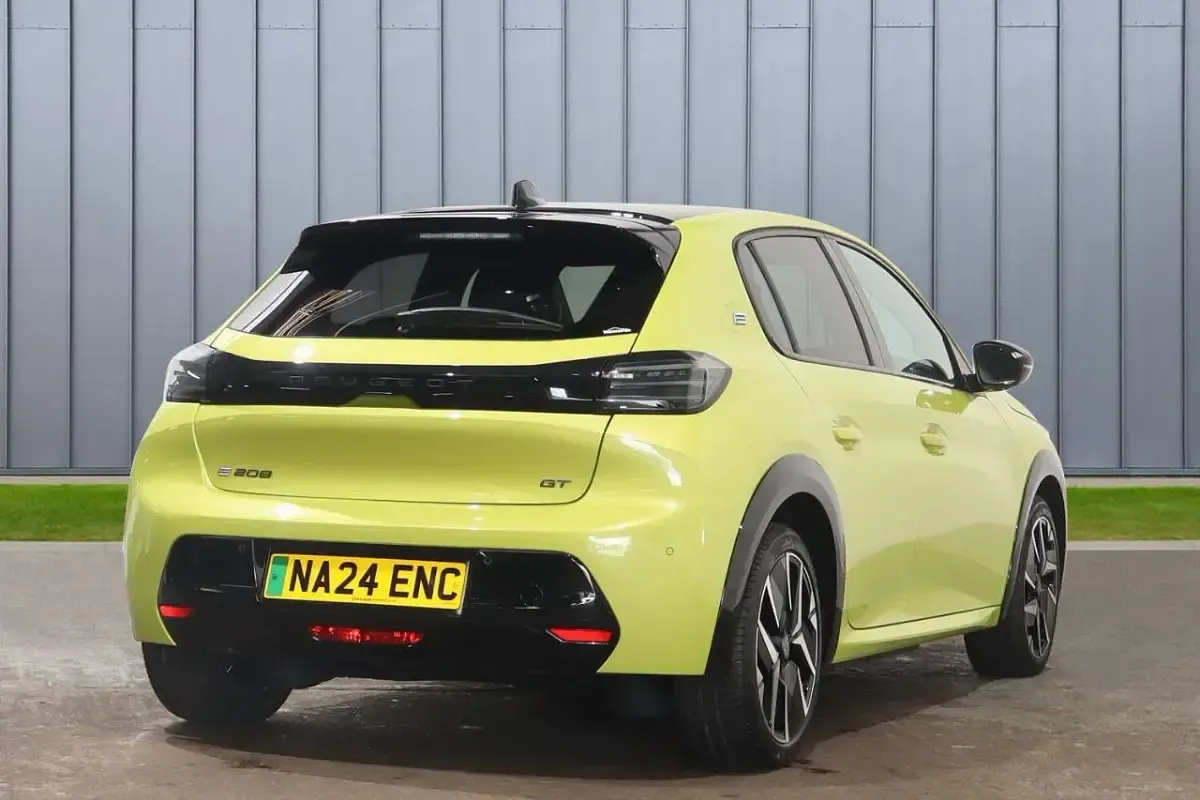 Used Peugeot e-208 GT 113 kW (154 HP) 2024 Yellow Hatchback