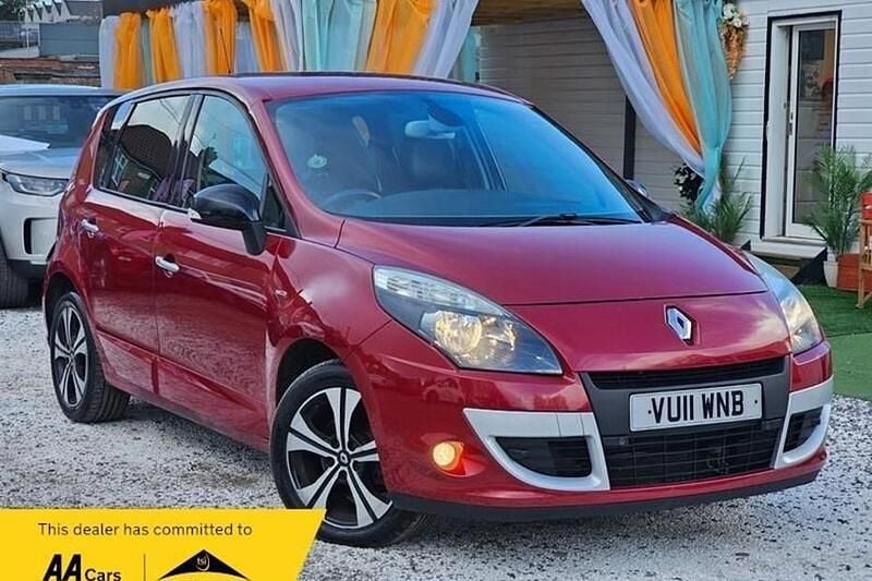 Used Renault Scénic III Bose Edition 2011 Red MPV