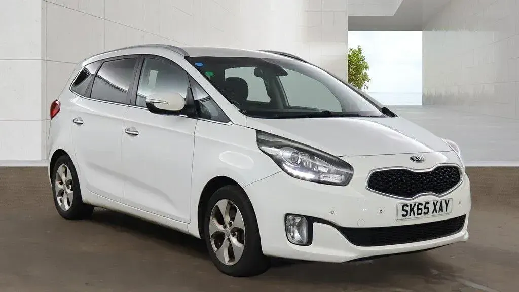 Used Kia Carens 2015 White MPV