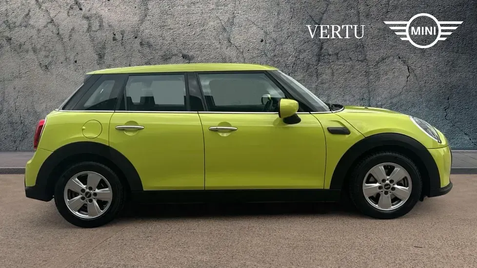 Used Mini Cooper Classic 136 HP (100 kW) 2022 Yellow Hatchback