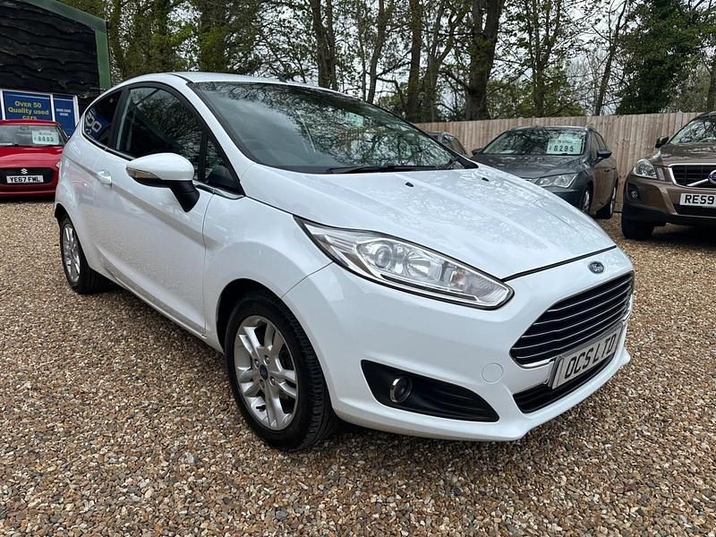 Used Ford Fiesta Zetec 82 HP (60 kW) 2017 White Hatchback