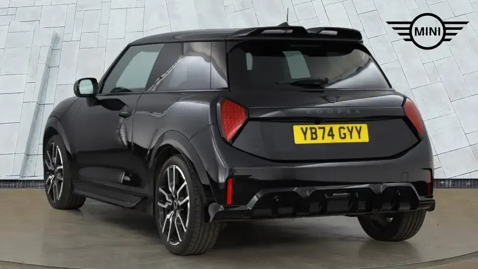 Used Mini Cooper Hatch 154 HP (113 kW) 2024 Black Hatchback