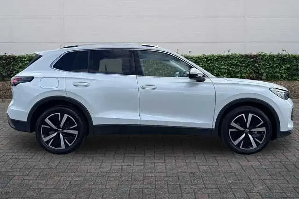 Used VW Tiguan Elegance 150 HP (110 kW) 2024 White SUV