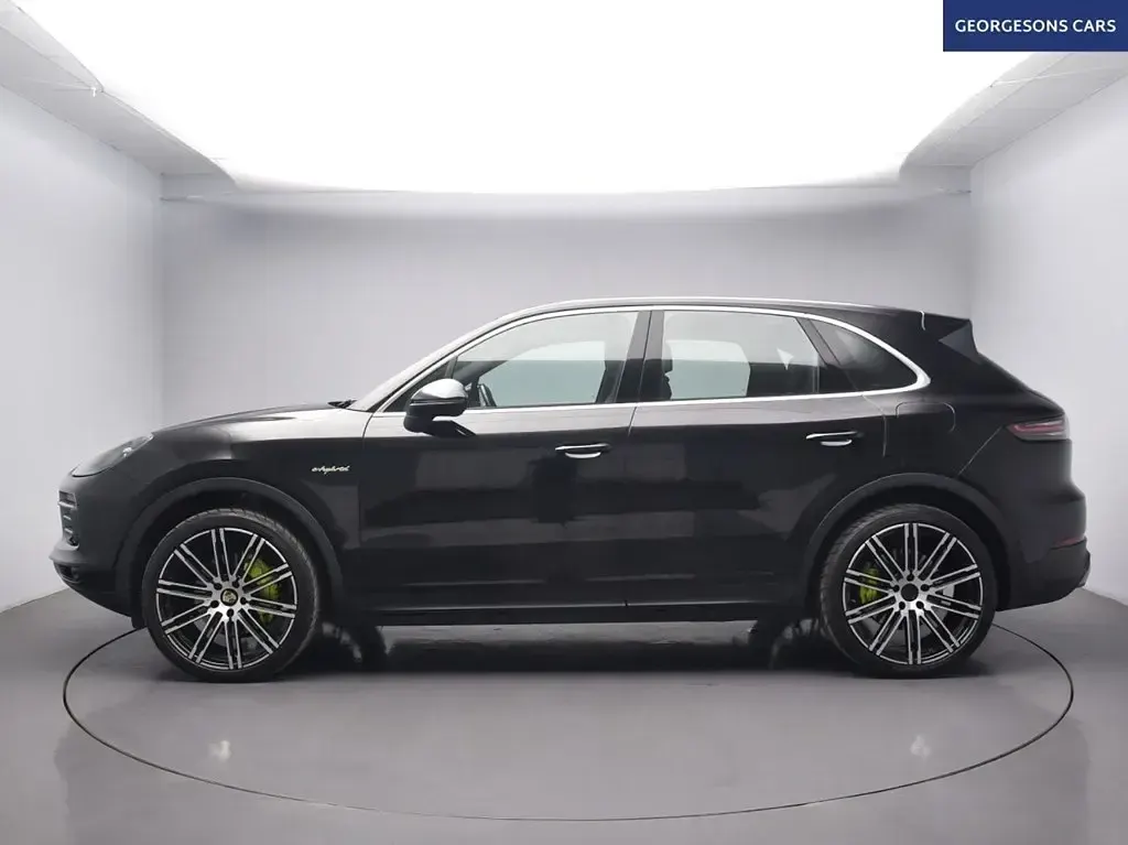 Begagnad Porsche Cayenne 134 HK (98 kW) 2021 Svart SUV