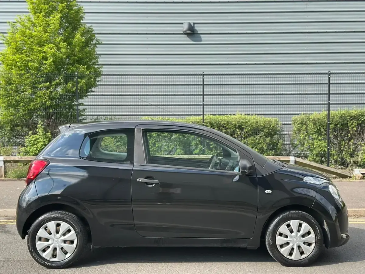 Usado Citroën C1 Touch 68 CV (50 kW) 2015 Negro Utilitario