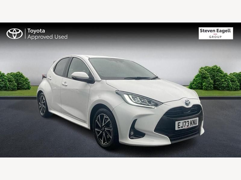 White Used 2023 Toyota Yaris Hybrid Design Hatchback | £19,136 (Fair price) - Image 1/3
