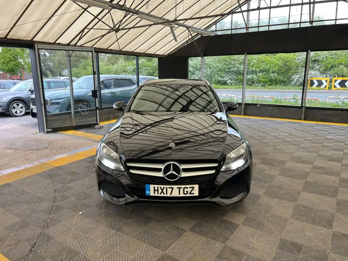 Usado Mercedes C200 Executive 2017 Preto Carrinha