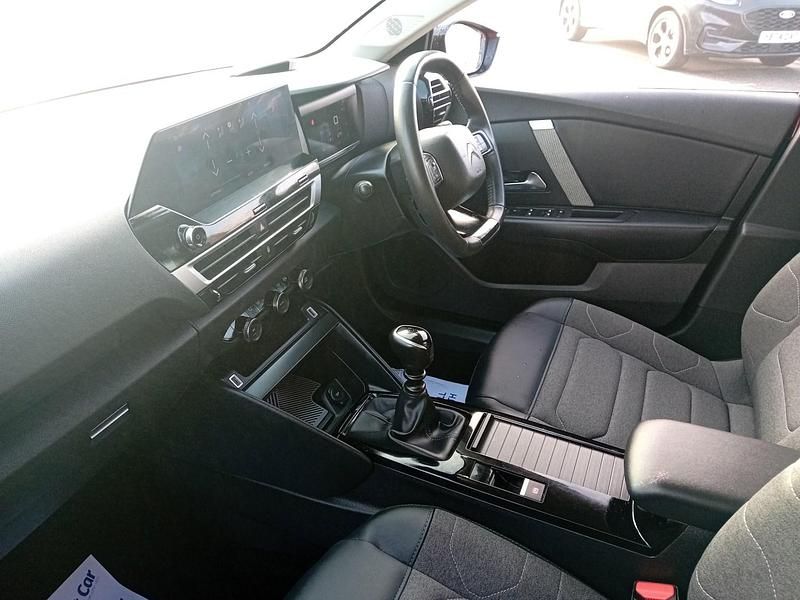 Used Citroën C4 PureTech 102 HP (75 kW) 2022 Red Hatchback