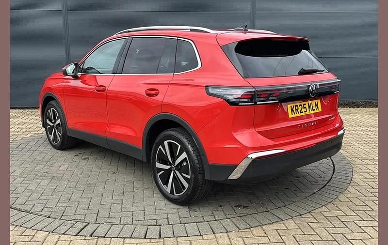 Used VW Tiguan Elegance 204 HP (150 kW) 2025 Red SUV