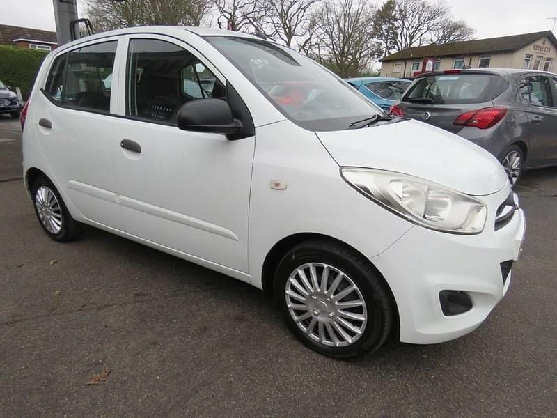 Used Hyundai i10 Classic 85 HP (62 kW) 2011 White Hatchback