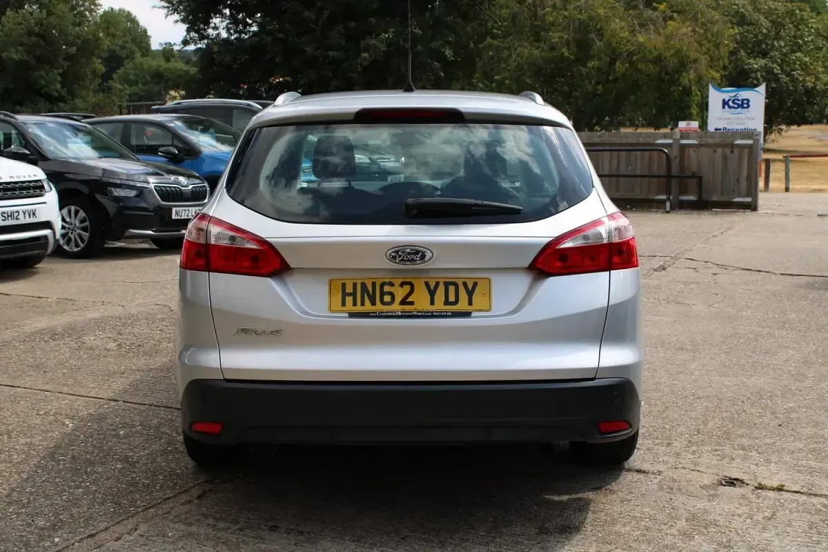 Used Ford Focus Zetec 125 HP (91 kW) 2012 Silver Estate