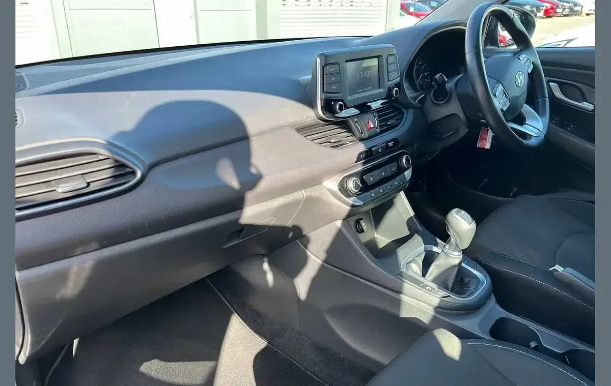 Used Hyundai i30 SE 120 HP (88 kW) 2017 Grey Hatchback