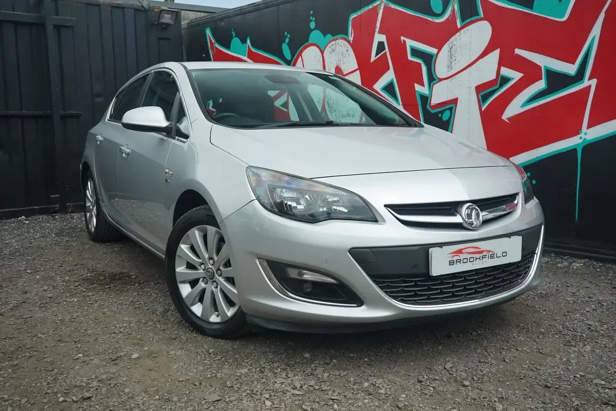 Used Vauxhall Astra Elite 165 HP (121 kW) 2014 Silver Hatchback